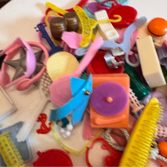 Vintage Bundle of Barbie accessories hangers record player records headphones - Picture 2 of 6